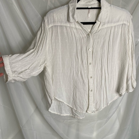 Free People Size XS Swiss Dot Textured White Button Down Front Tie Top - Picture 4 of 9